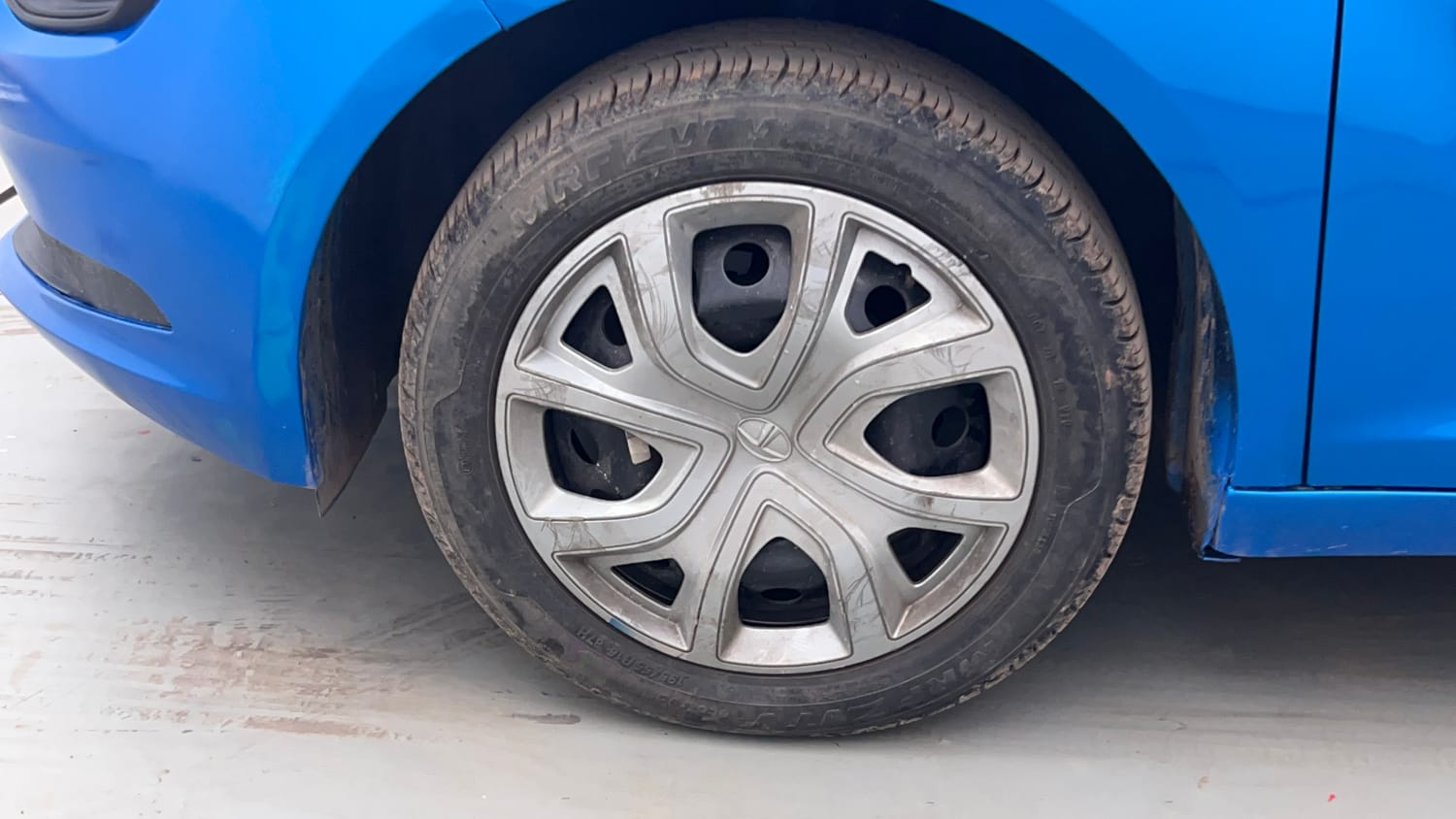 Used 2021 Tata Altroz XM Plus Petrol Petrol Manual tyres LEFT FRONT TYRE RIM VIEW