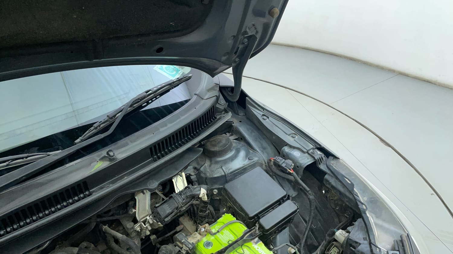 Used 2023 Maruti Suzuki Baleno Zeta MT CNG Cng Manual engine ENGINE LEFT SIDE HINGE & APRON VIEW