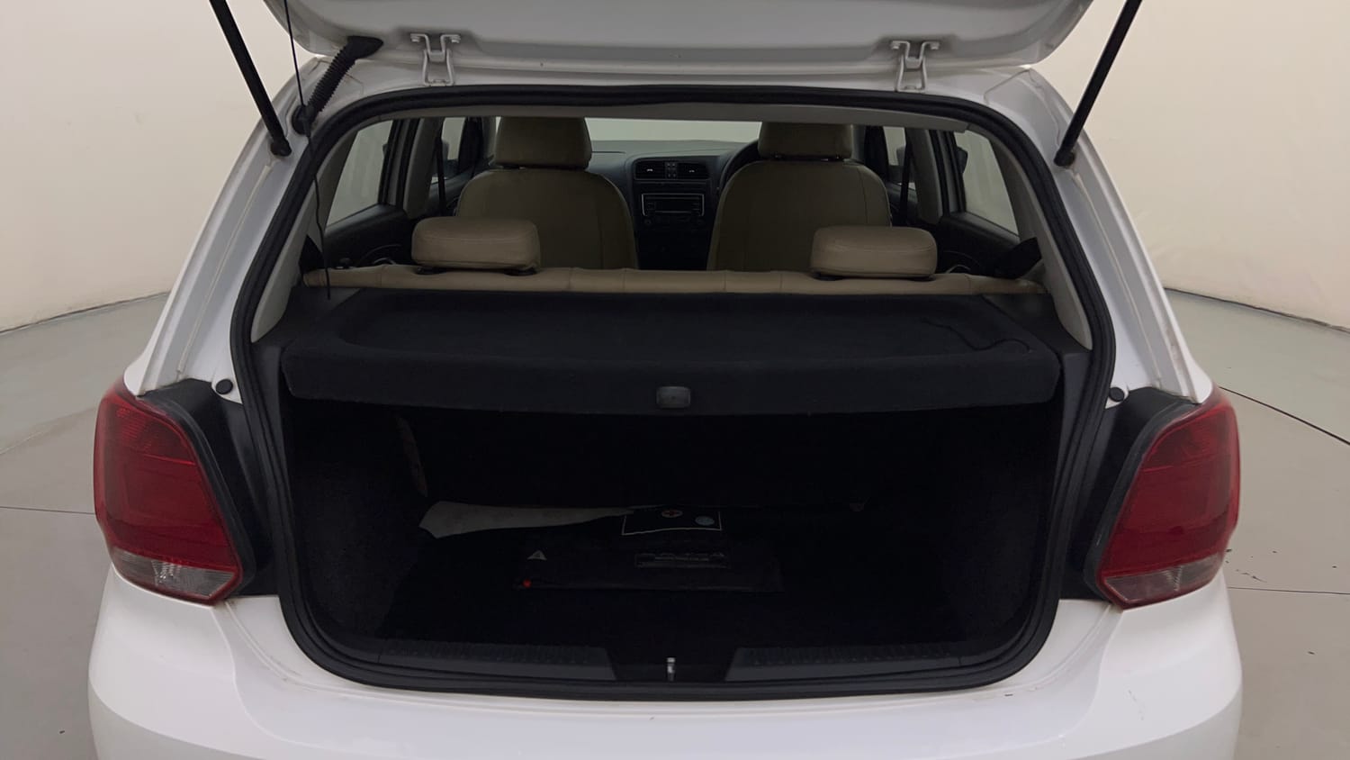 Used 2015 Volkswagen Polo Comfortline 1.2L (P) Petrol Manual interior DICKY INSIDE VIEW