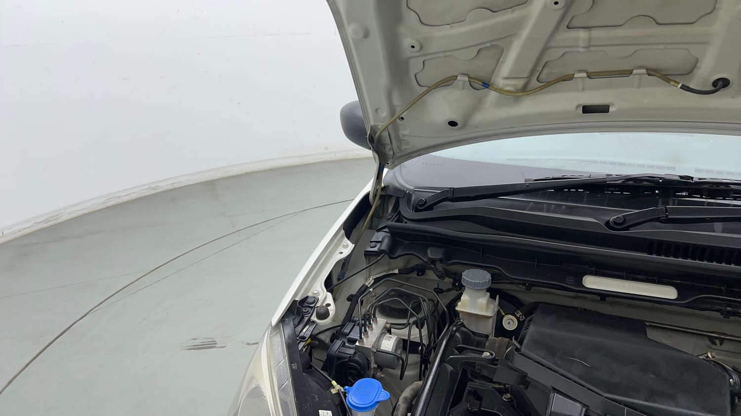 Used 2023 Maruti Suzuki Alto K10 VXi AGS Petrol Automatic engine ENGINE RIGHT SIDE HINGE & APRON VIEW