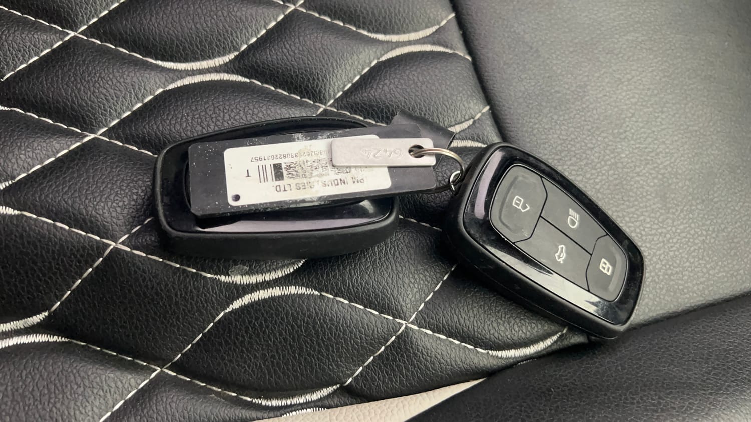 Used 2022 Tata Punch Accomplished Dazzle Pack MT Petrol Manual extra CAR KEY VIEW