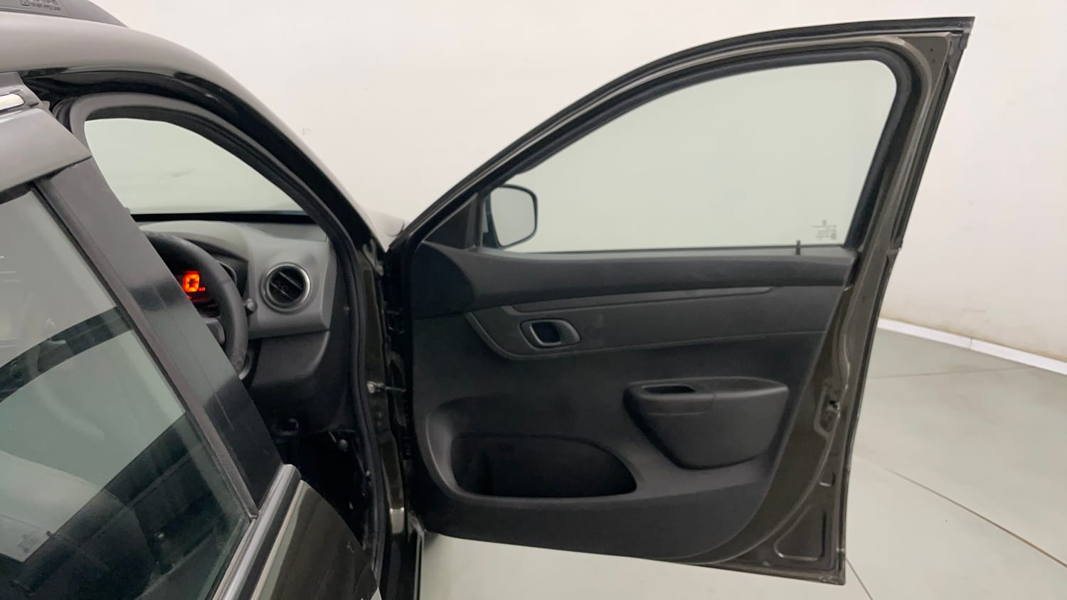 Used 2018 Renault Kwid 1.0 RXT Petrol Manual interior RIGHT FRONT DOOR OPEN VIEW