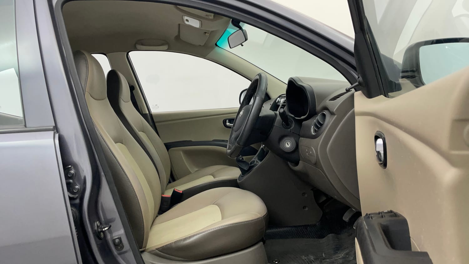 Used 2016 Hyundai i10 Sportz 1.1 iRDE2 Petrol Manual interior RIGHT SIDE FRONT DOOR CABIN VIEW