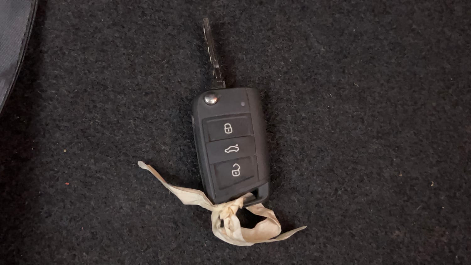 Used 2022 Volkswagen Taigun Highline 1.0 TSI AT Petrol Automatic extra CAR KEY VIEW