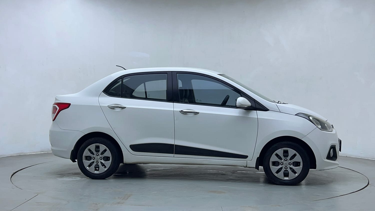 Used 2014 Hyundai Xcent S 1.2 Petrol Manual exterior RIGHT SIDE VIEW