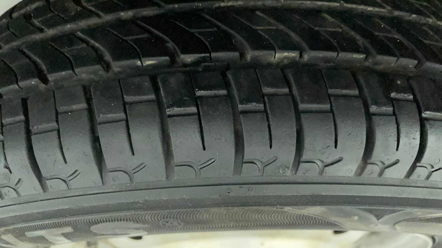 Used 2017 Maruti Suzuki Wagon R LXI Petrol Manual tyres LEFT FRONT TYRE TREAD VIEW