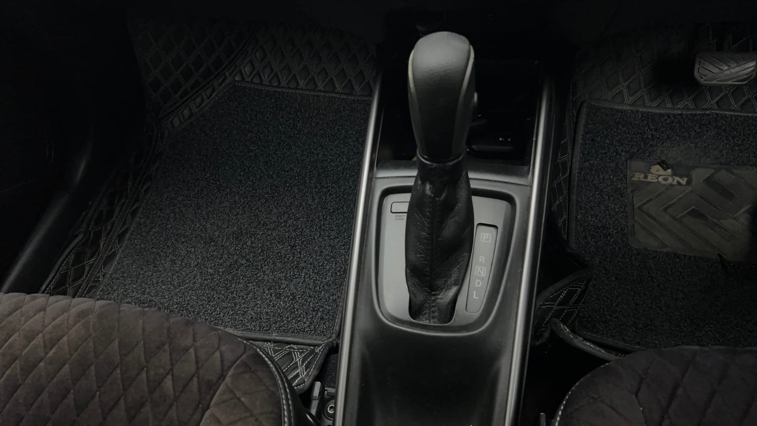 Used 2019 Toyota Glanza G CVT Petrol Automatic interior GEAR  KNOB VIEW