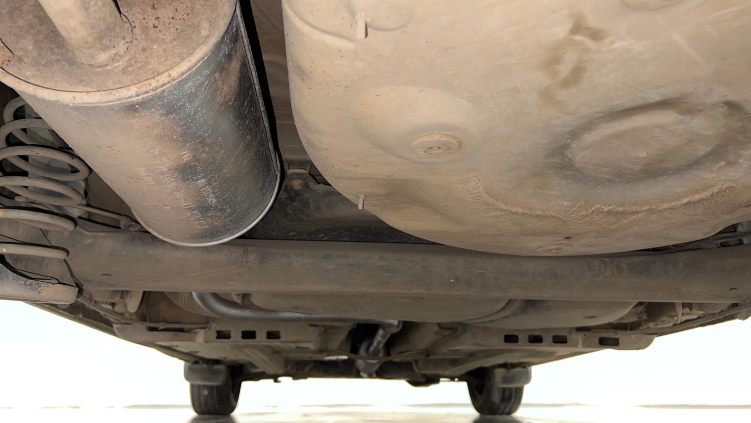 Used 2015 Volkswagen Polo Comfortline 1.2L (P) Petrol Manual extra REAR UNDERBODY VIEW (TAKEN FROM REAR)