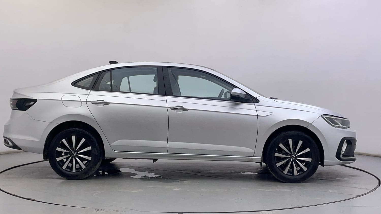 Used 2022 Volkswagen Virtus Highline 1.0 TSI MT Petrol Manual exterior RIGHT SIDE VIEW