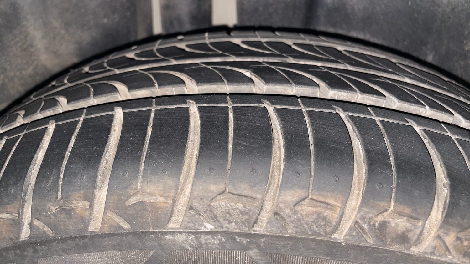 Used 2015 Maruti Suzuki Ciaz ZXi+ RS Petrol Manual tyres RIGHT REAR TYRE TREAD VIEW