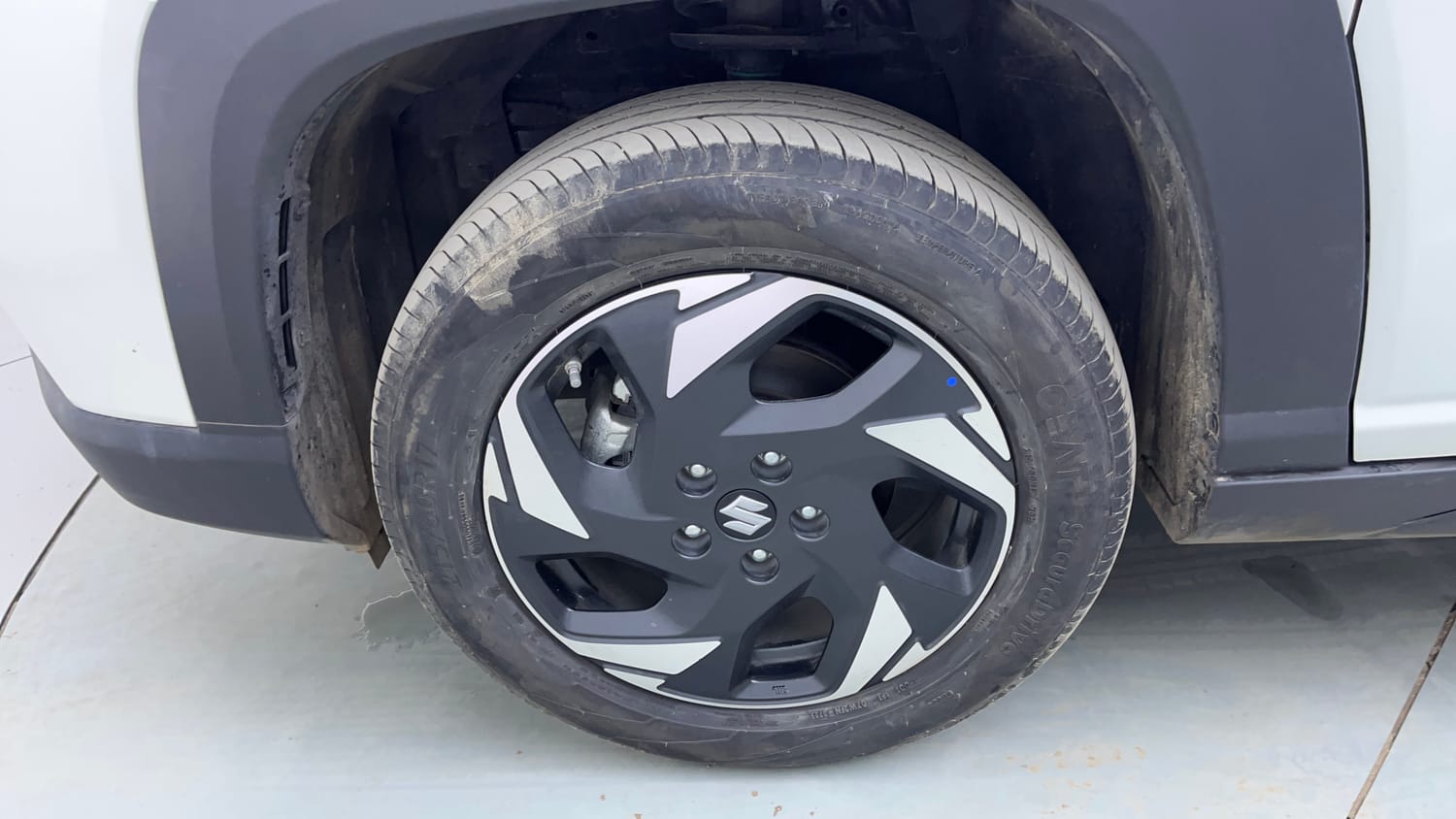 Used 2025 Maruti Suzuki Victoris ZXI+ THS 2W Hybrid Automatic tyres LEFT FRONT TYRE RIM VIEW