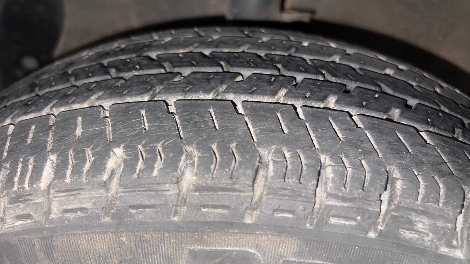 Used 2014 Hyundai Grand i10 Asta 1.2 Kappa VTVT Petrol Manual tyres LEFT FRONT TYRE TREAD VIEW