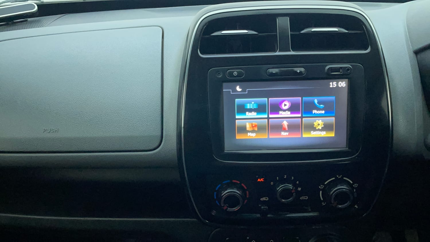 Used 2017 Renault Kwid 1.0 RXT AMT Opt Petrol Automatic interior MUSIC SYSTEM & AC CONTROL VIEW