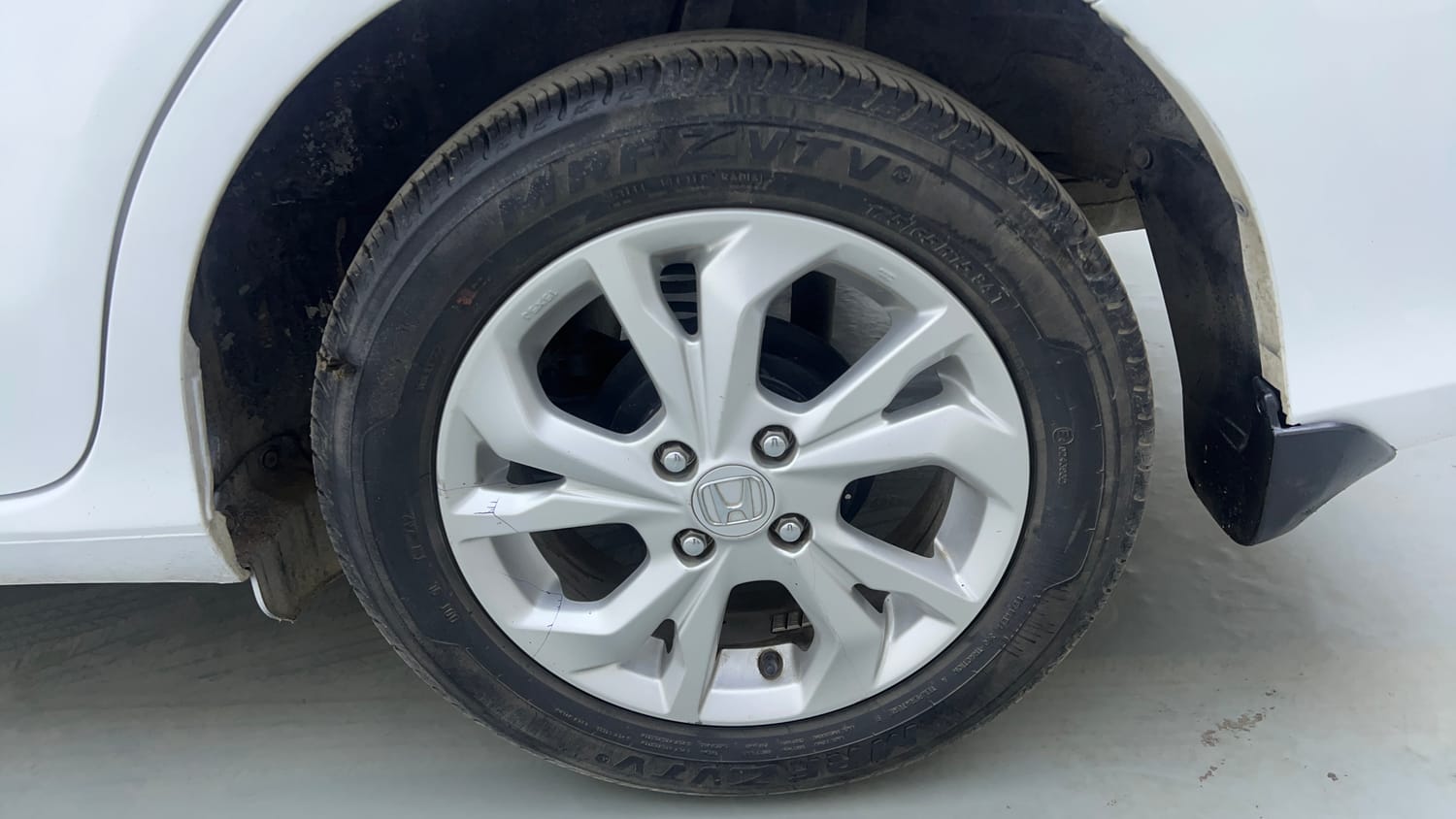 Used 2021 Honda Amaze 1.2 VX CVT Petrol Petrol Automatic tyres LEFT REAR TYRE RIM VIEW