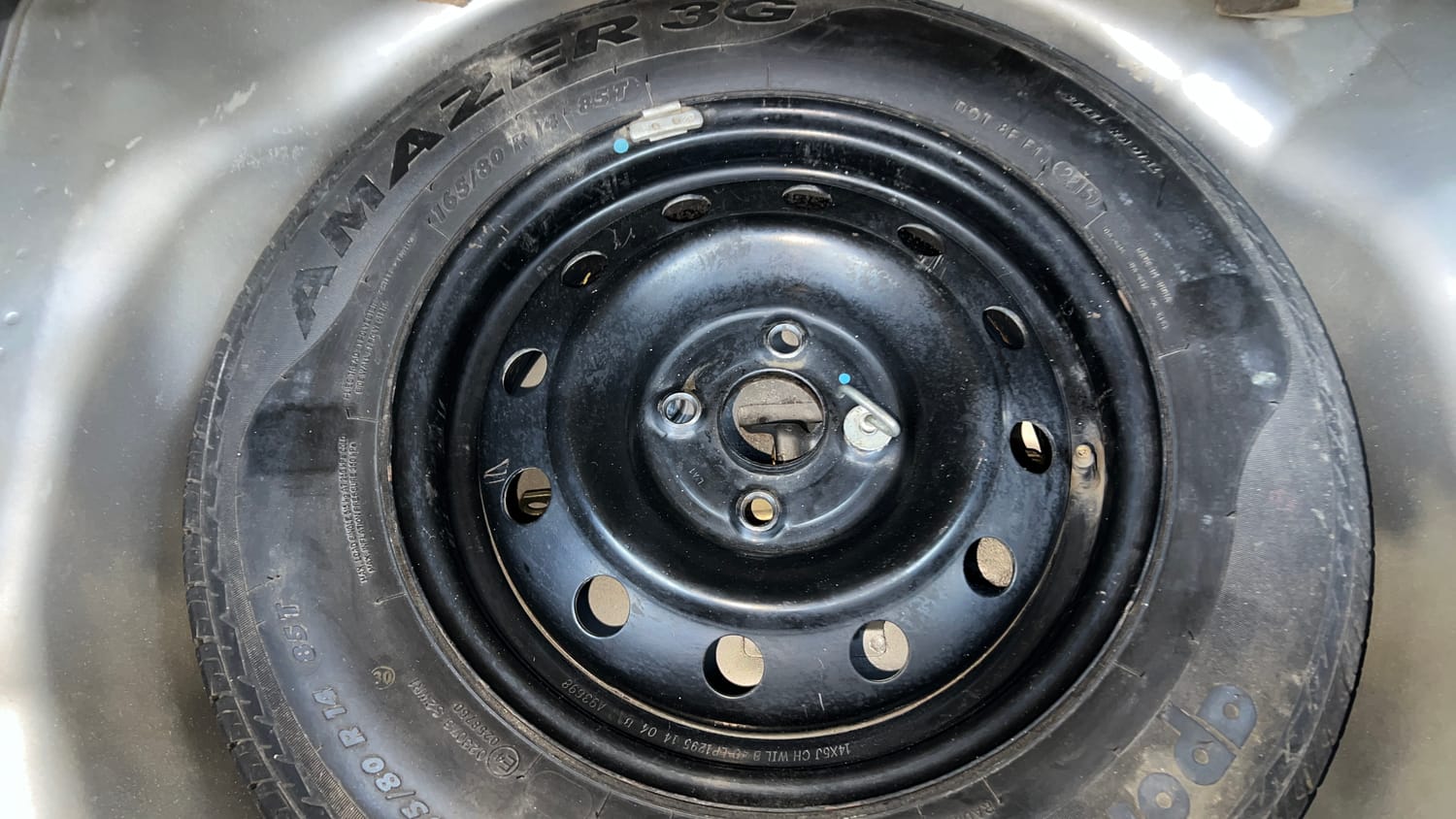 Used 2014 Maruti Suzuki Swift VDi Diesel Manual tyres SPARE TYRE VIEW
