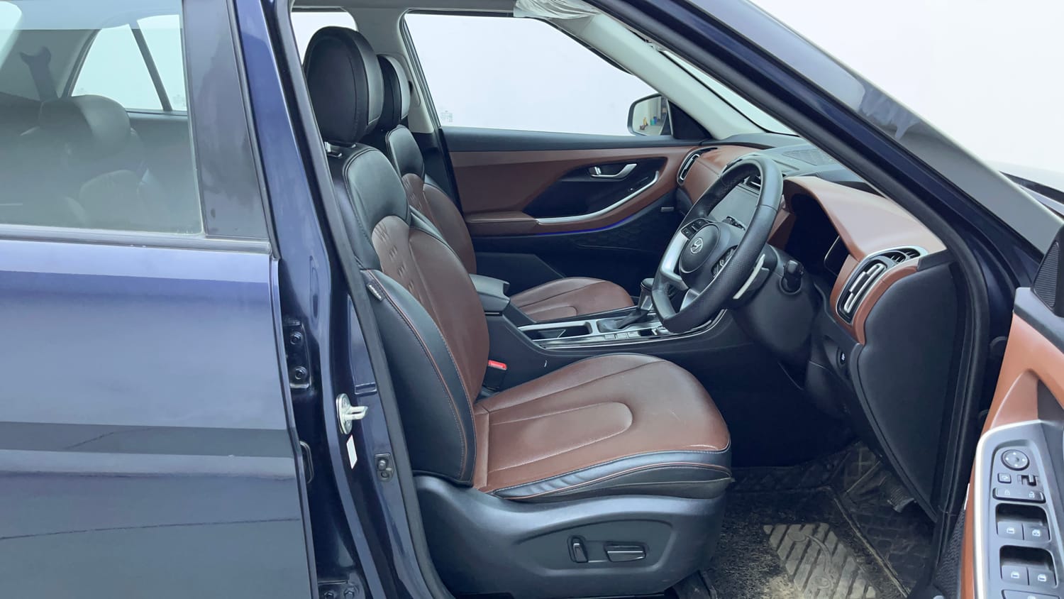 Used 2022 Hyundai Alcazar Platinum (O) 6 STR 2.0 Petrol AT Petrol Automatic interior RIGHT SIDE FRONT DOOR CABIN VIEW