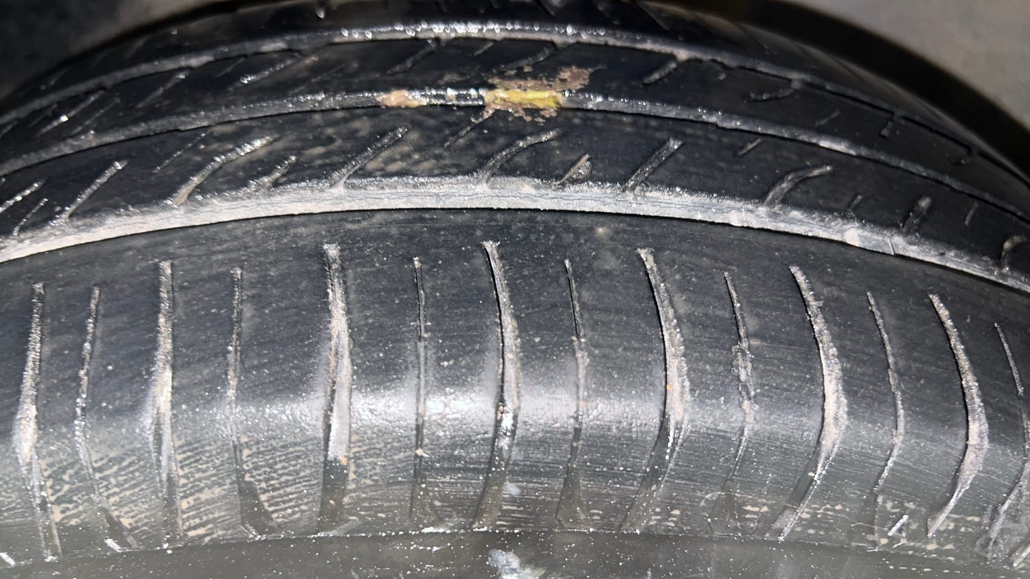 Used 2015 Hyundai Elite i20 Era 1.2 Petrol Manual tyres LEFT FRONT TYRE TREAD VIEW