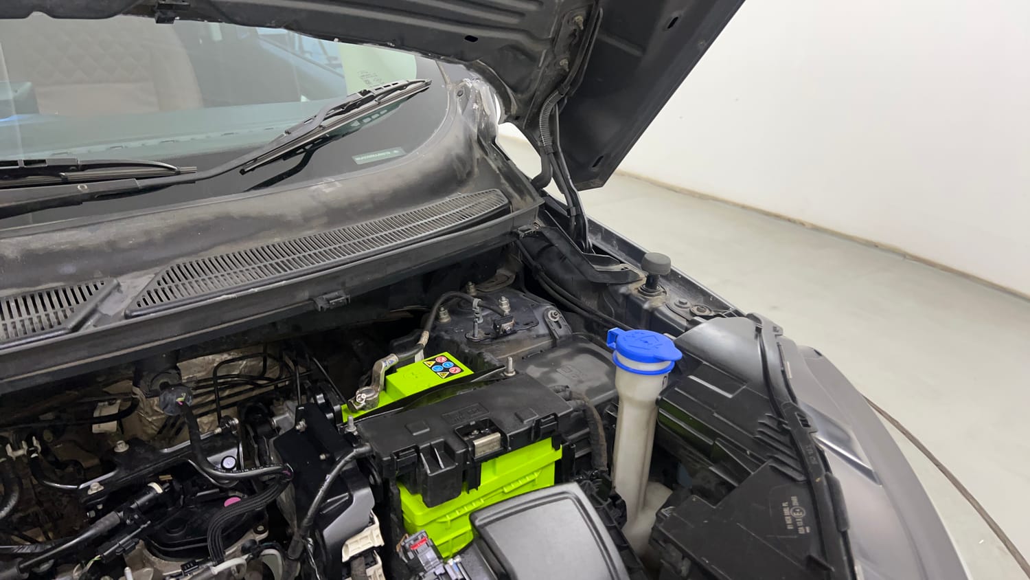 Used 2018 Ford EcoSport Titanium 1.5L TDCi Diesel Manual engine ENGINE LEFT SIDE HINGE & APRON VIEW