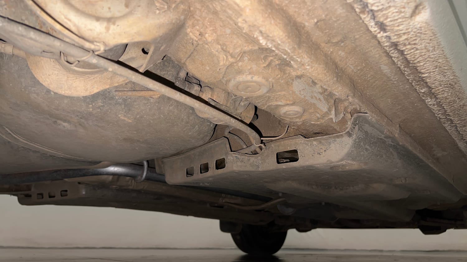 Used 2015 Volkswagen Polo Comfortline 1.2L (P) Petrol Manual extra REAR RIGHT UNDERBODY VIEW
