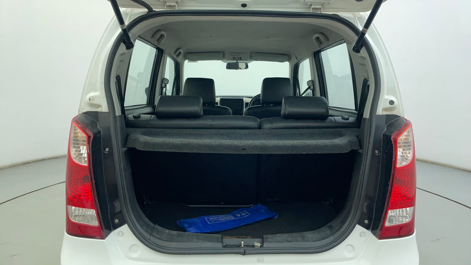 Used 2017 Maruti Suzuki Wagon R LXI Petrol Manual interior DICKY INSIDE VIEW
