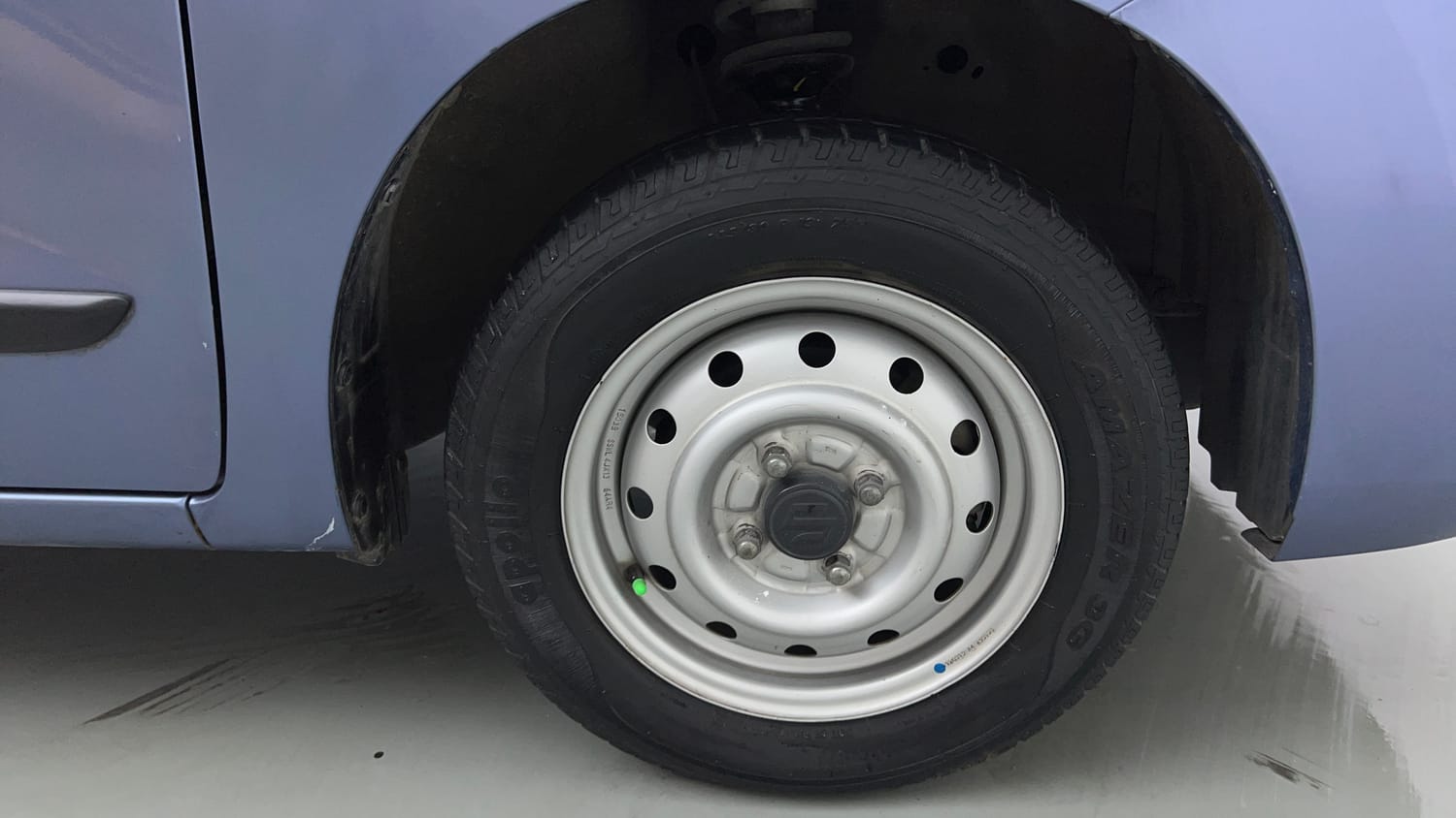 Used 2015 Maruti Suzuki Wagon R LXI Petrol Manual tyres RIGHT FRONT TYRE RIM VIEW