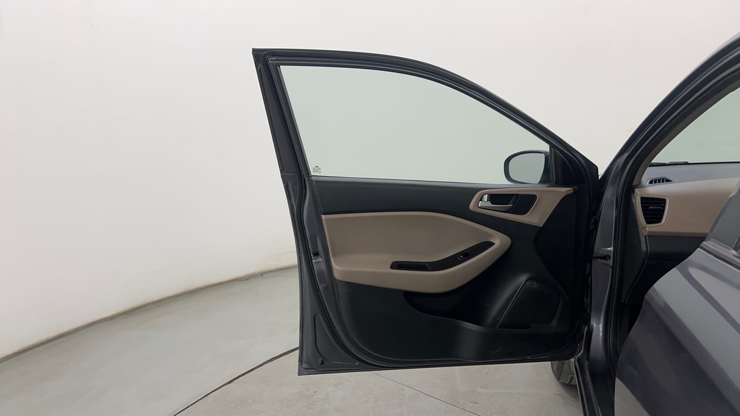 Used 2019 Hyundai Elite i20 Sportz Plus 1.2 Petrol Manual interior LEFT FRONT DOOR OPEN VIEW
