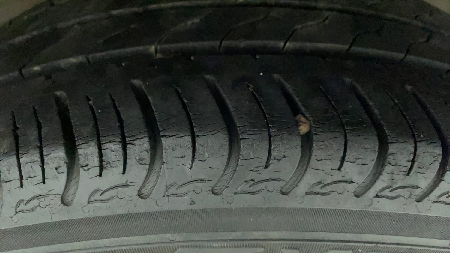 Used 2020 Honda Amaze 1.2 VX CVT Petrol Petrol Automatic tyres LEFT REAR TYRE TREAD VIEW