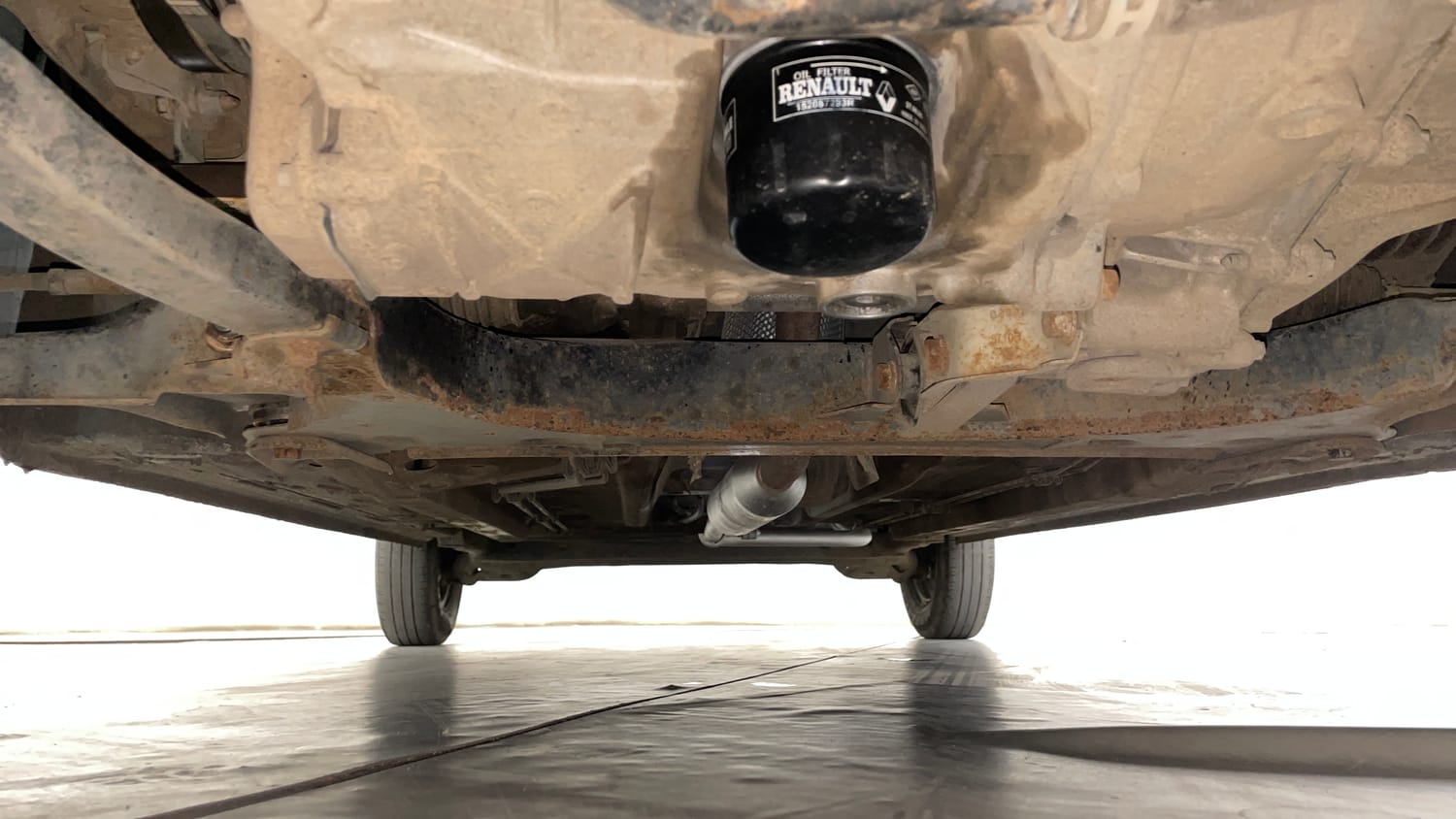 Used 2020 Renault Triber RXT Petrol Manual extra FRONT LEFT UNDERBODY VIEW