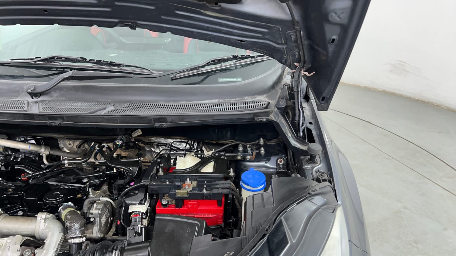 Used 2018 Ford EcoSport Titanium 1.5L TDCi Diesel Manual engine ENGINE LEFT SIDE HINGE & APRON VIEW
