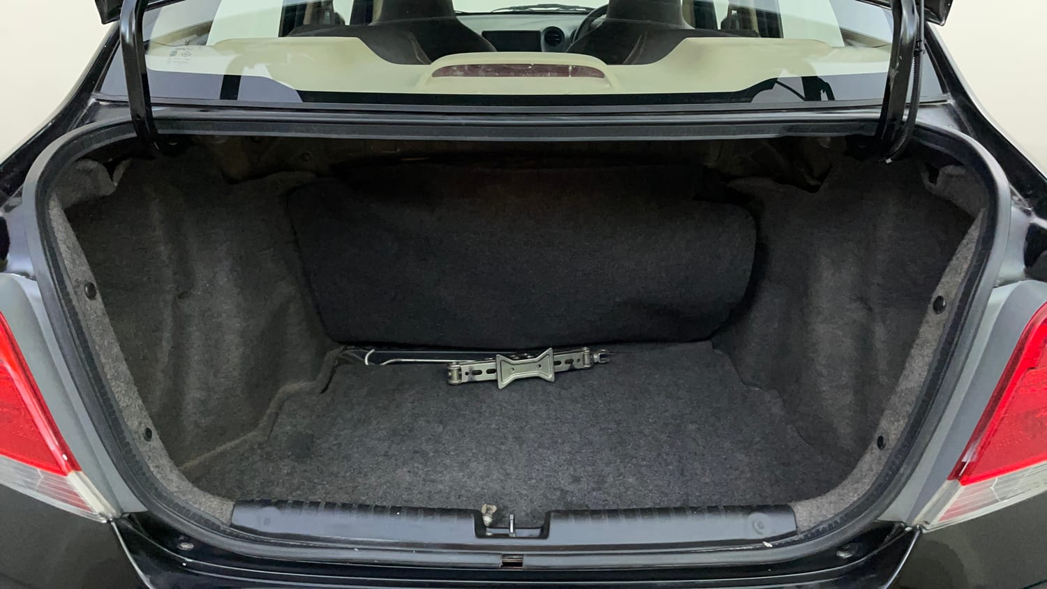 Used 2014 Honda Amaze 1.2 EX i-VTEC Petrol Manual interior DICKY INSIDE VIEW