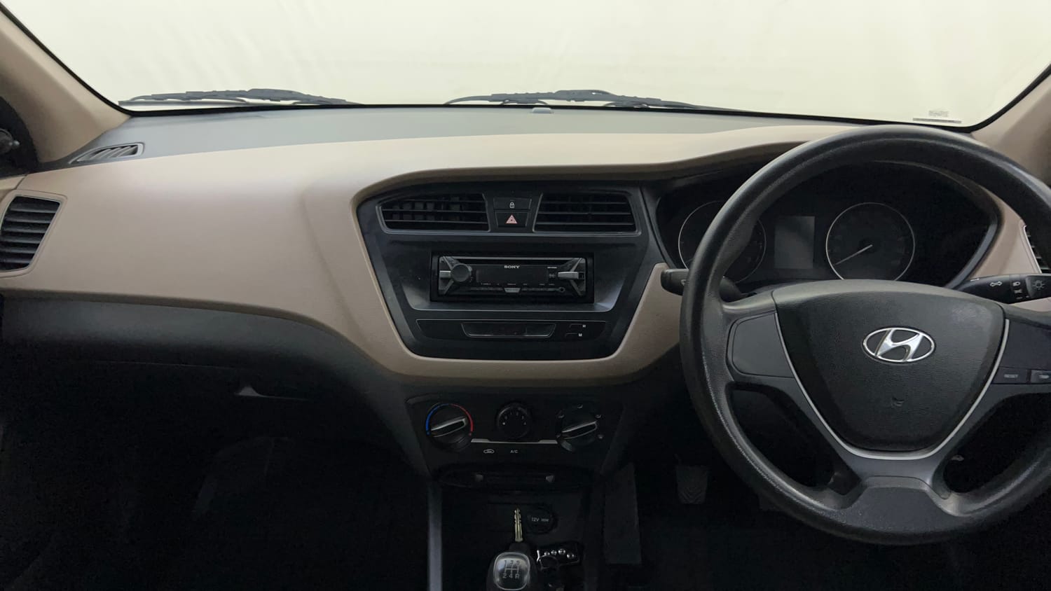 Used 2015 Hyundai Elite i20 Era 1.2 Petrol Manual interior MUSIC SYSTEM & AC CONTROL VIEW