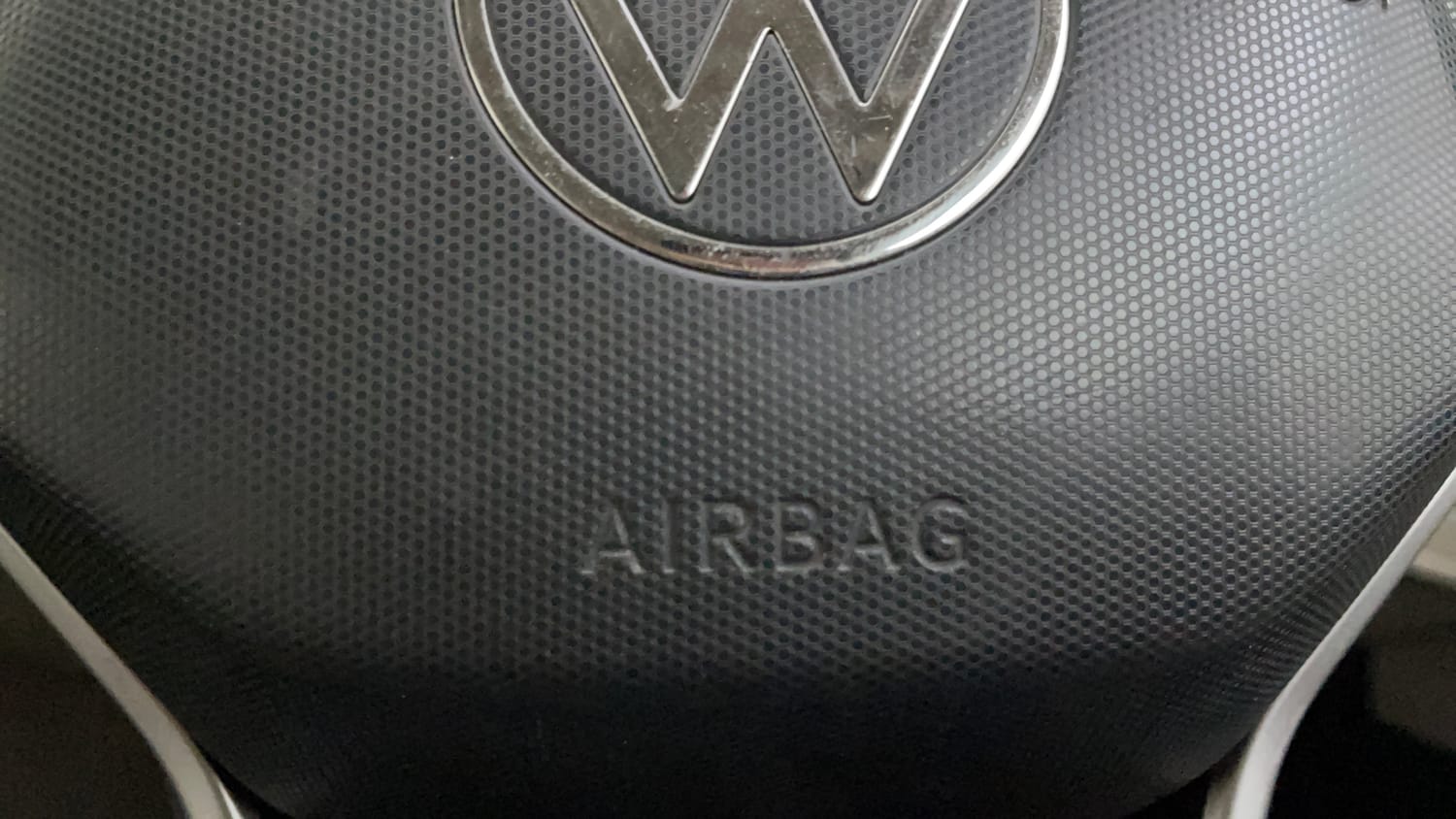 Used 2022 Volkswagen Virtus Highline 1.0 TSI MT Petrol Manual top_features Airbags