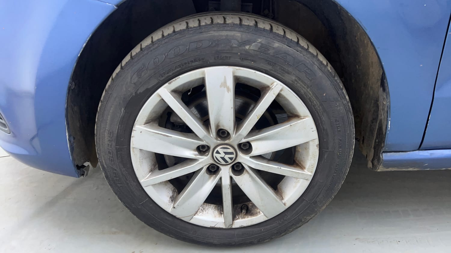 Used 2017 Volkswagen Polo Highline1.2L (P) Petrol Manual tyres LEFT FRONT TYRE RIM VIEW