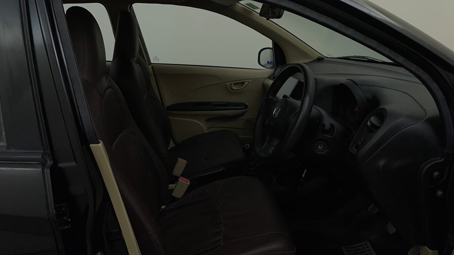 Used 2014 Honda Amaze 1.2 EX i-VTEC Petrol Manual interior RIGHT SIDE FRONT DOOR CABIN VIEW