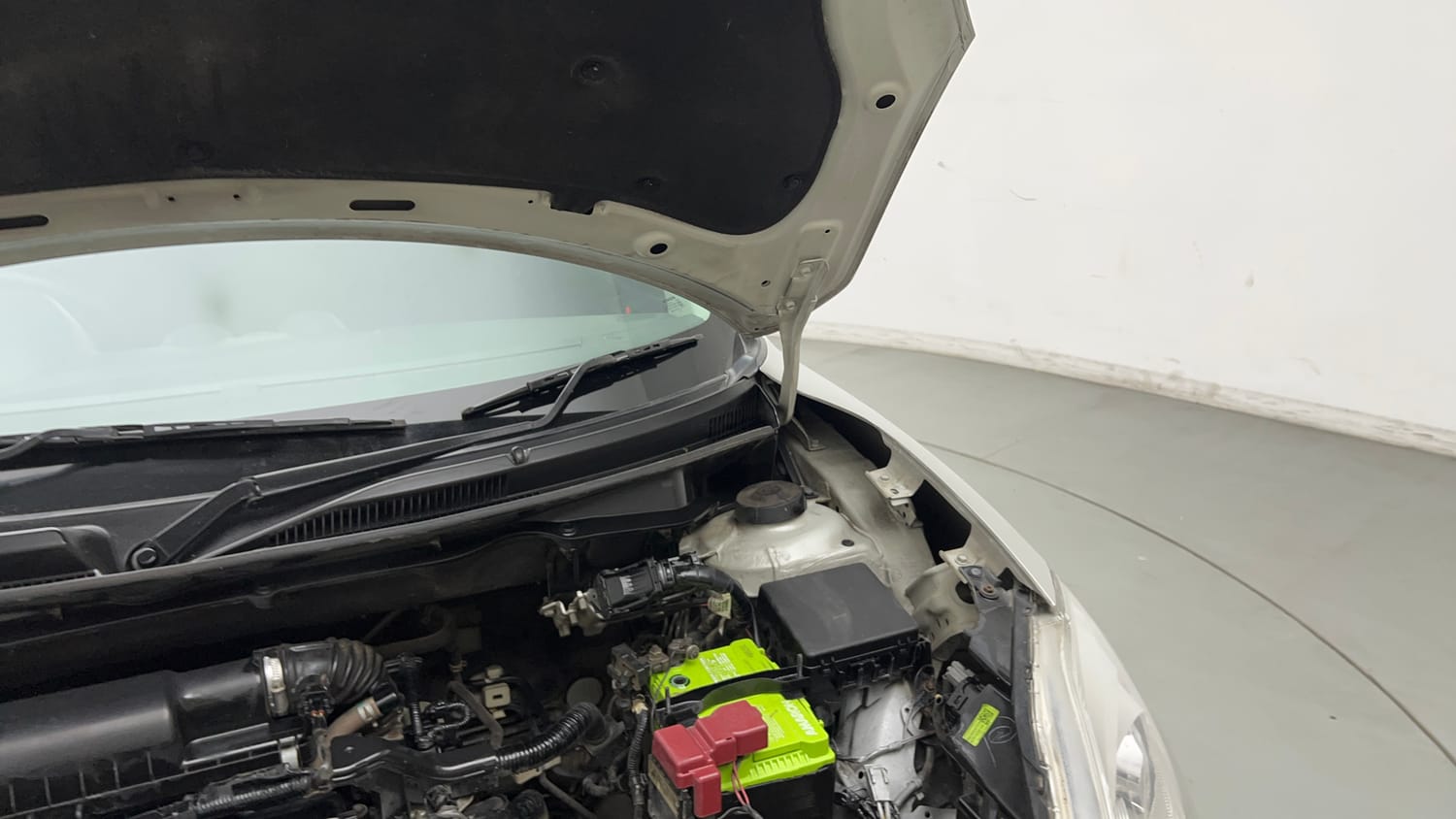 Used 2019 Maruti Suzuki Swift LXi Petrol Manual engine ENGINE LEFT SIDE HINGE & APRON VIEW