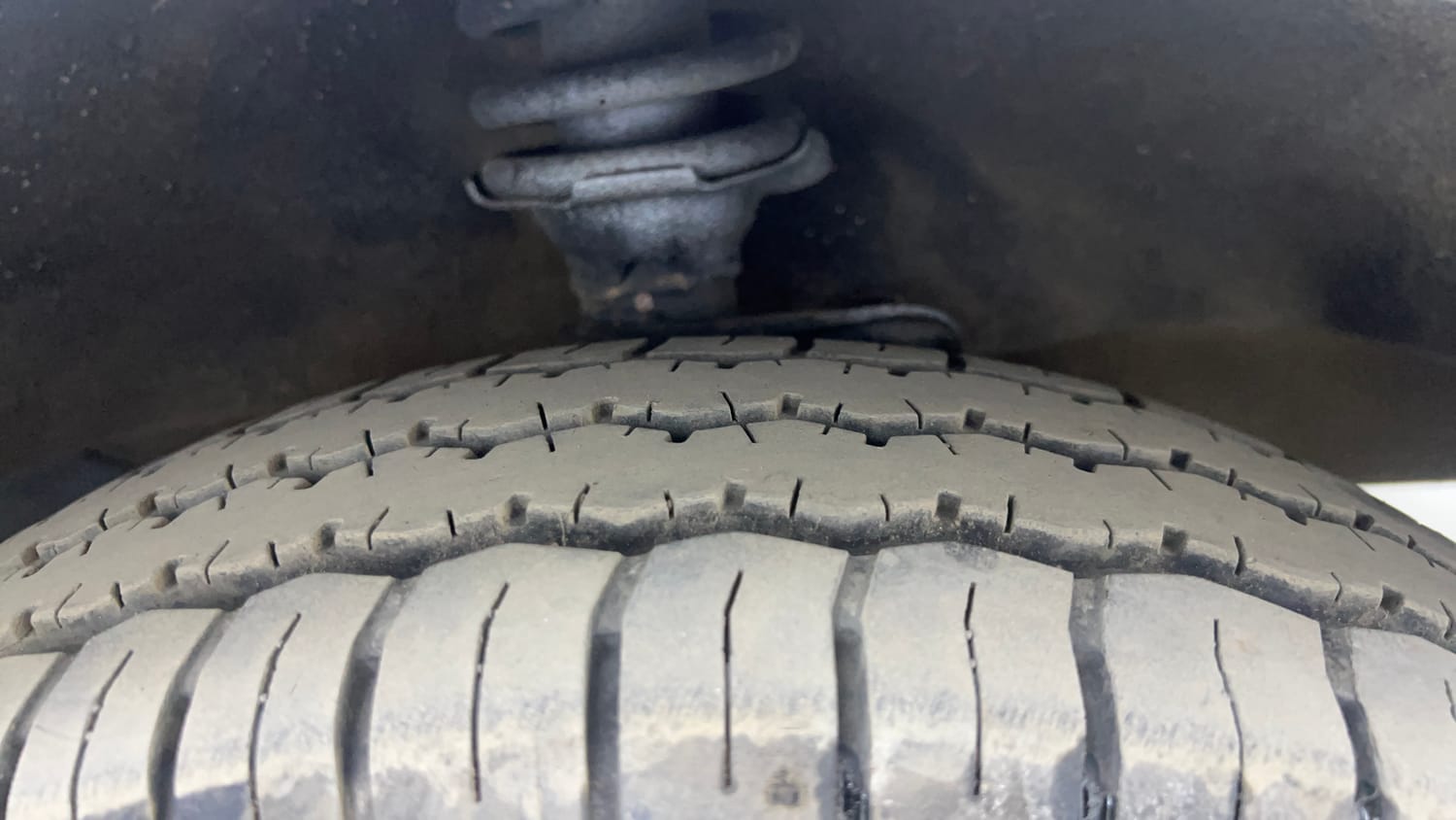 Used 2019 Maruti Suzuki Eeco 5 STR WITH A/C+HTR Petrol Manual tyres RIGHT FRONT TYRE TREAD VIEW