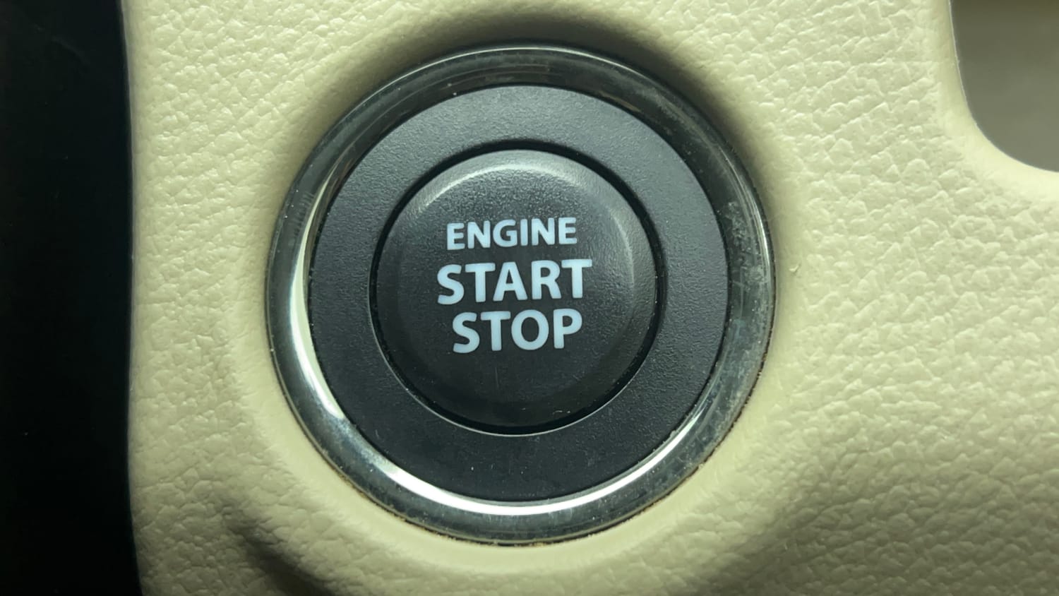 Used 2019 Maruti Suzuki Ciaz Alpha Hybrid 1.5 AT Petrol Automatic top_features Keyless start