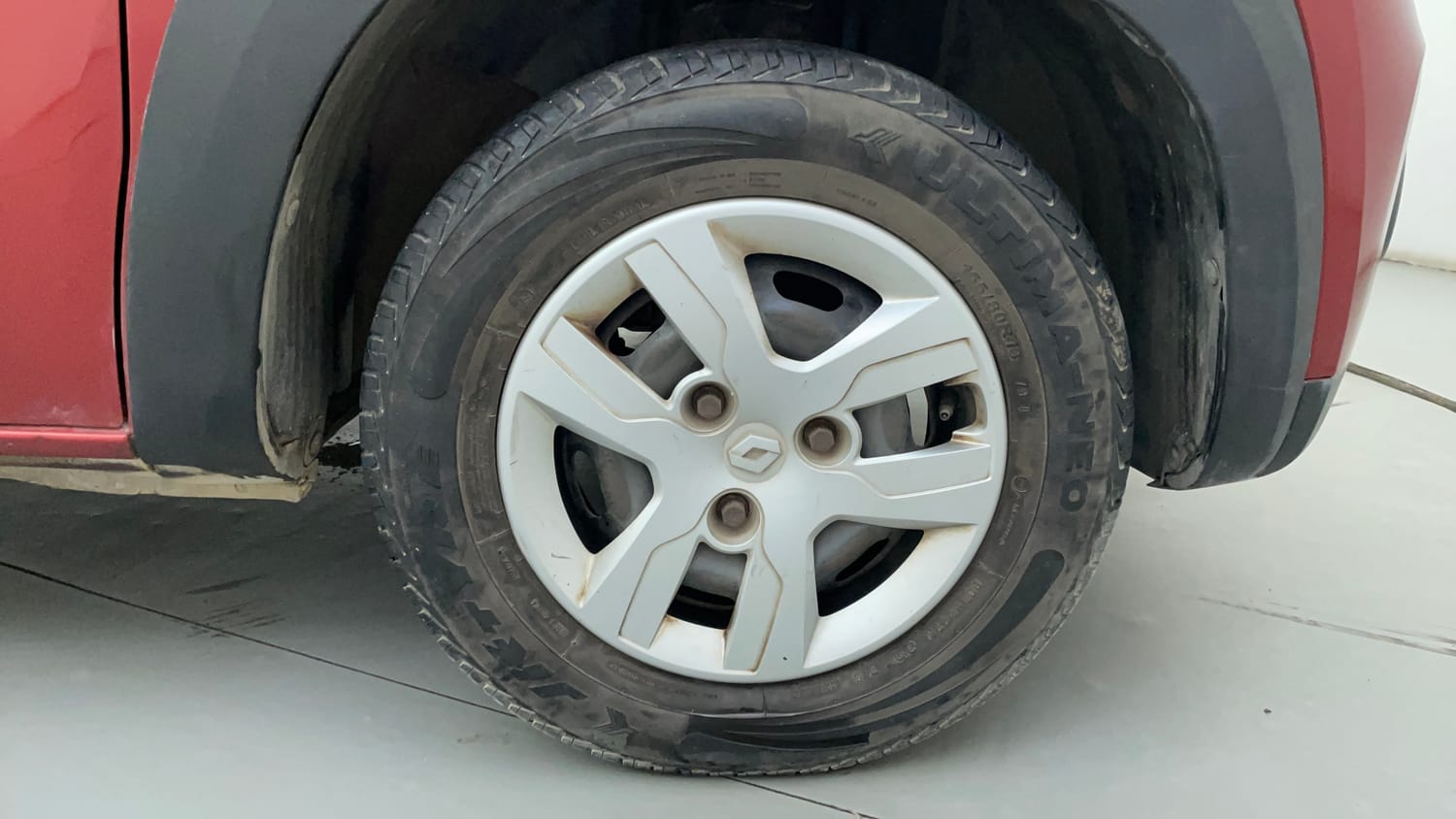 Used 2017 Renault Kwid 1.0 RXT AMT Opt Petrol Automatic tyres RIGHT FRONT TYRE RIM VIEW