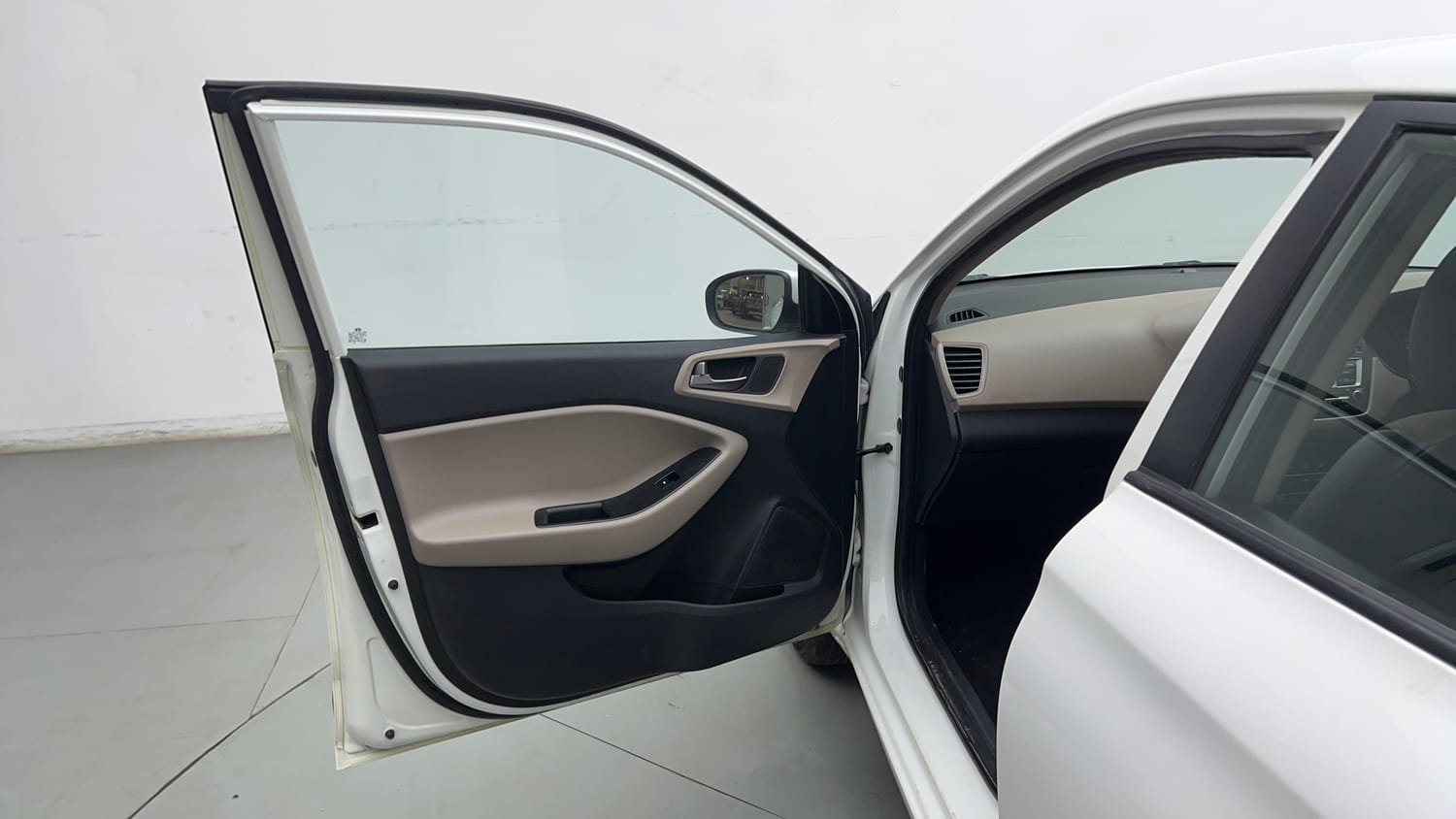 Used 2015 Hyundai Elite i20 Sportz 1.2 Petrol Manual interior LEFT FRONT DOOR OPEN VIEW