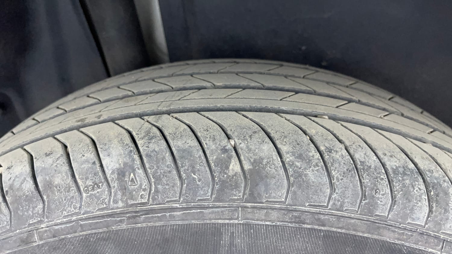 Used 2025 Maruti Suzuki Victoris ZXI+ THS 2W Hybrid Automatic tyres RIGHT REAR TYRE TREAD VIEW