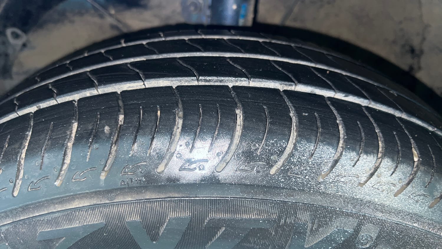 Used 2021 Maruti Suzuki Baleno Delta Petrol Manual tyres LEFT FRONT TYRE TREAD VIEW