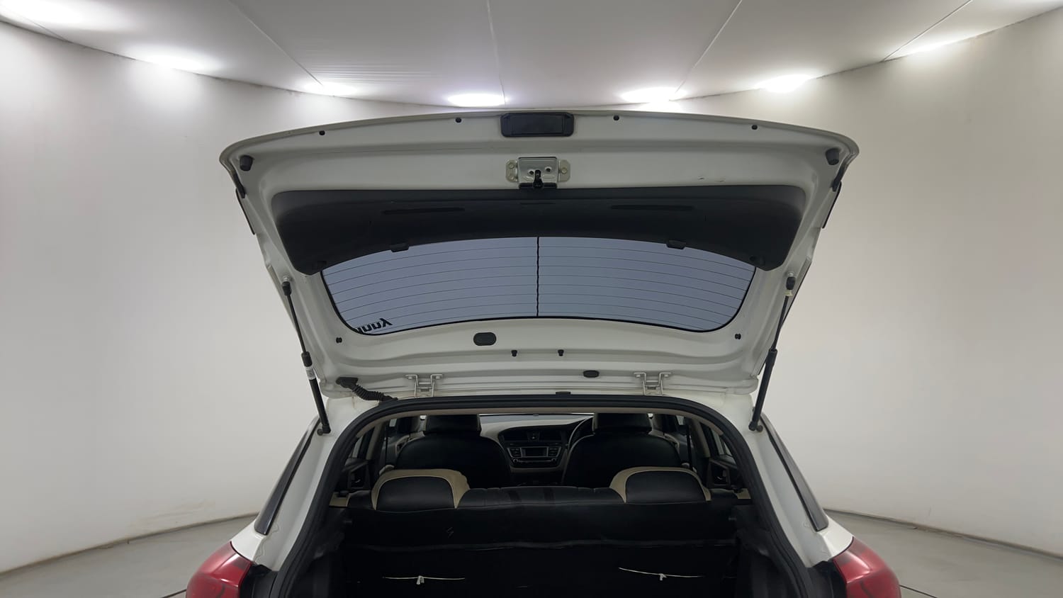 Used 2018 Hyundai Elite i20 Sportz 1.2 Petrol Manual interior DICKY DOOR OPEN VIEW