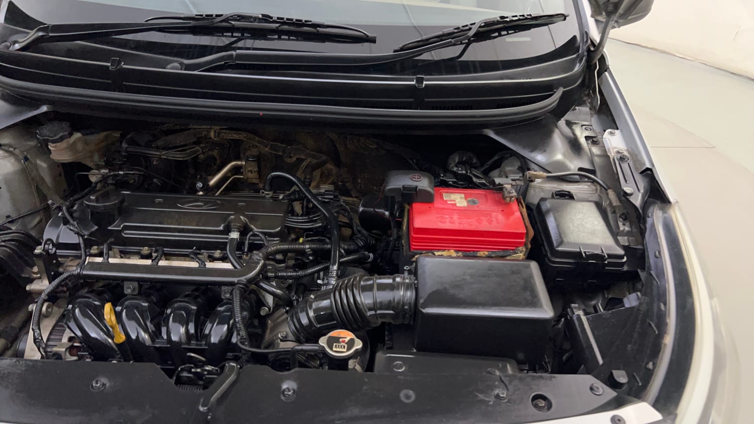 Used 2015 Hyundai Elite i20 Era 1.2 Petrol Manual engine ENGINE LEFT SIDE HINGE & APRON VIEW
