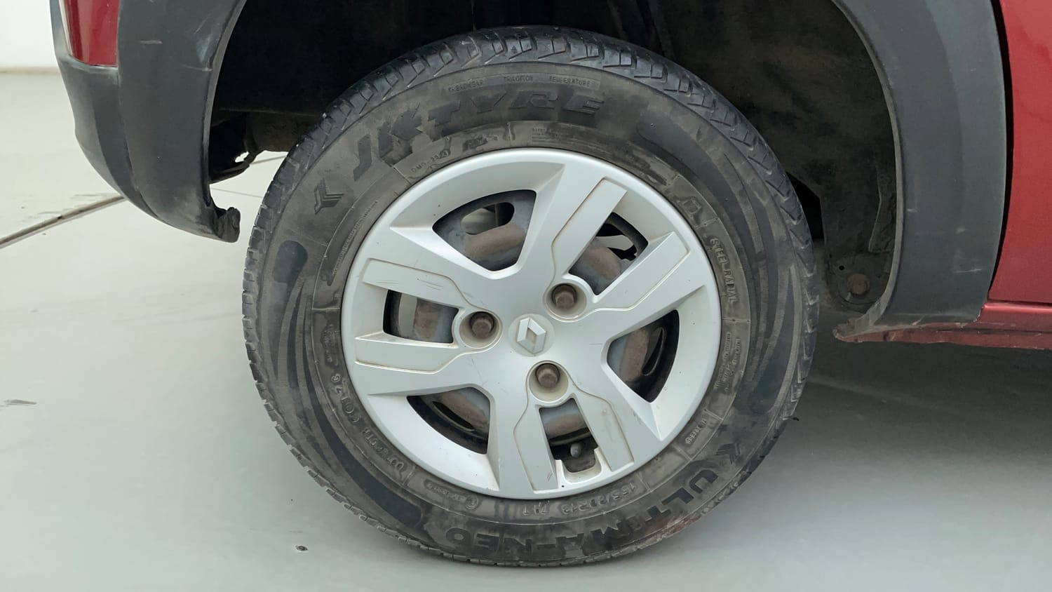 Used 2017 Renault Kwid 1.0 RXT AMT Opt Petrol Automatic tyres RIGHT REAR TYRE RIM VIEW