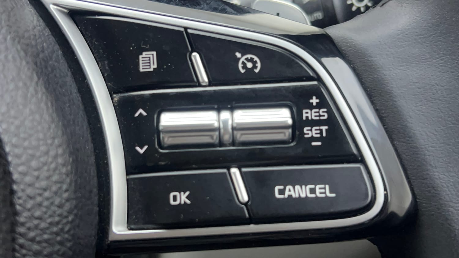 Used 2023 Kia Sonet HTX 1.0 Turbo Petrol DCT Petrol Automatic top_features Cruise control