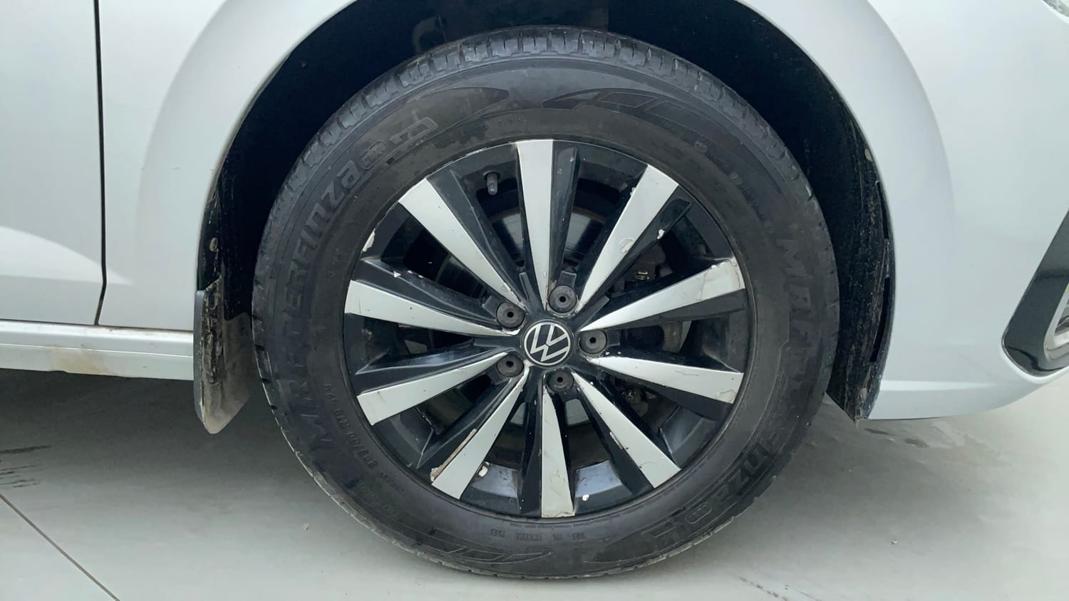 Used 2022 Volkswagen Virtus Highline 1.0 TSI MT Petrol Manual tyres RIGHT FRONT TYRE RIM VIEW
