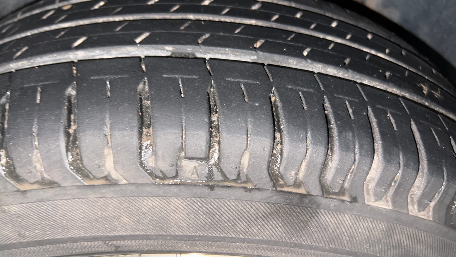 Used 2024 Maruti Suzuki Swift ZXi Plus AMT Petrol Automatic tyres LEFT REAR TYRE TREAD VIEW