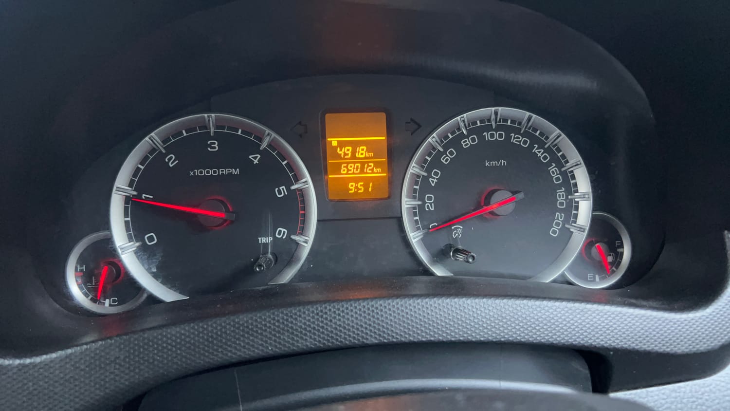 Used 2014 Maruti Suzuki Swift VDi Diesel Manual interior CLUSTERMETER VIEW