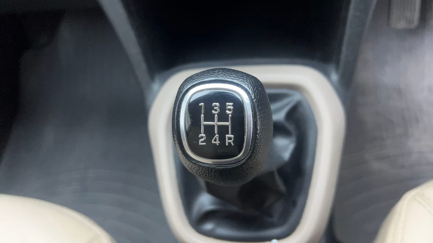 Used 2017 Hyundai Grand i10 Sportz (O) 1.2 Kappa VTVT Petrol Manual interior GEAR  KNOB VIEW