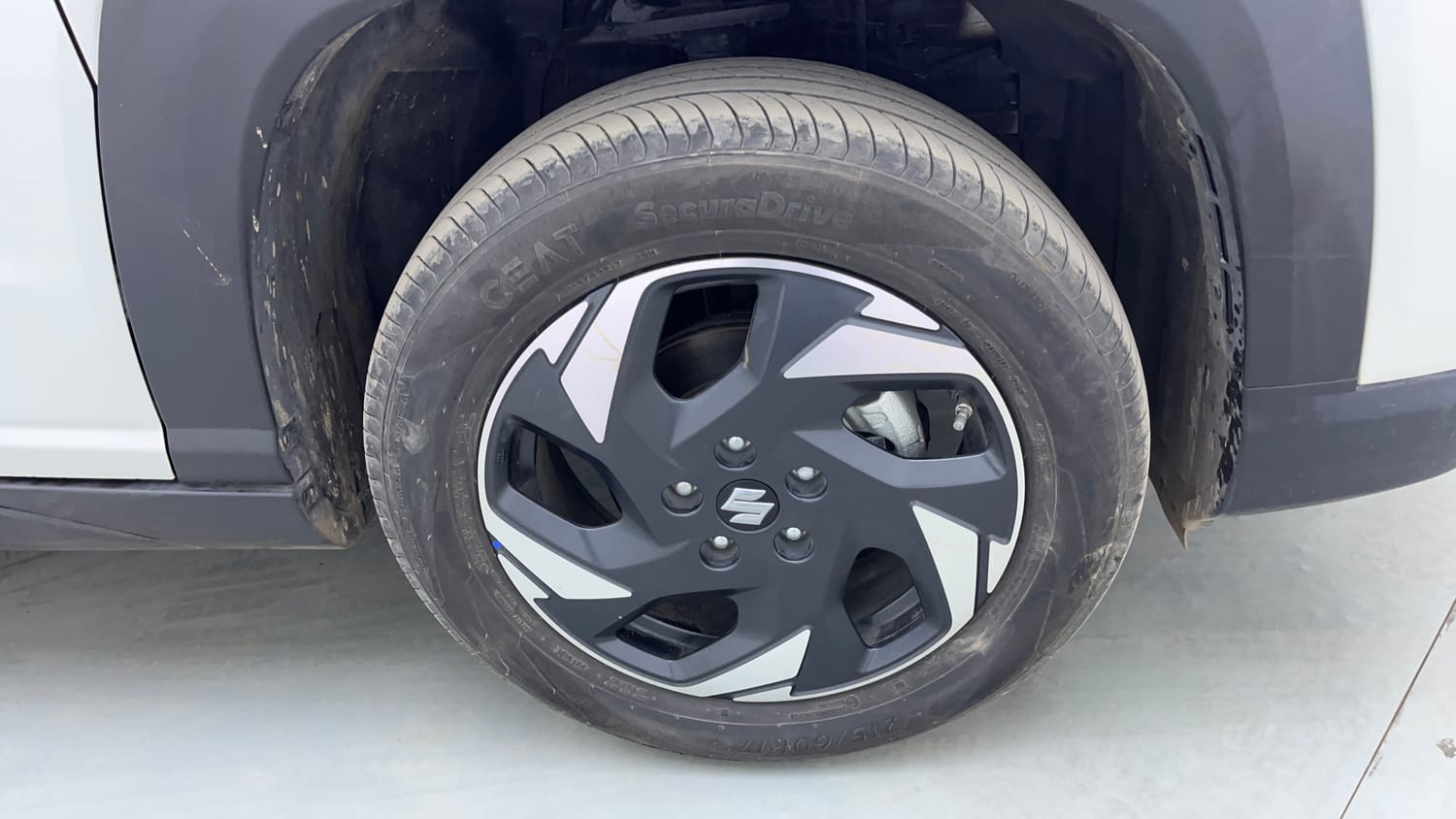 Used 2025 Maruti Suzuki Victoris ZXI+ THS 2W Hybrid Automatic tyres RIGHT FRONT TYRE RIM VIEW